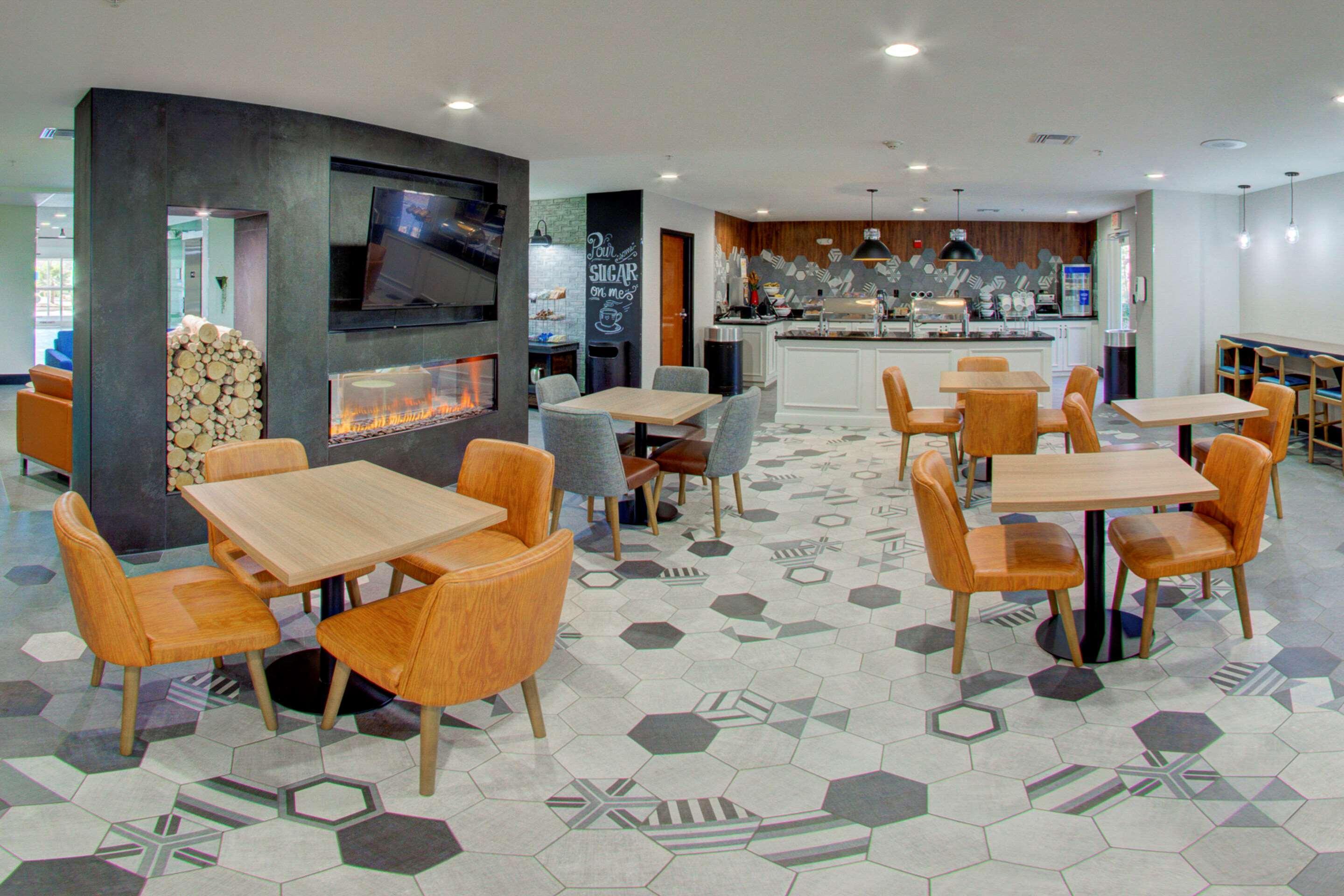 Comfort Suites Newport News Airport Exteriér fotografie
