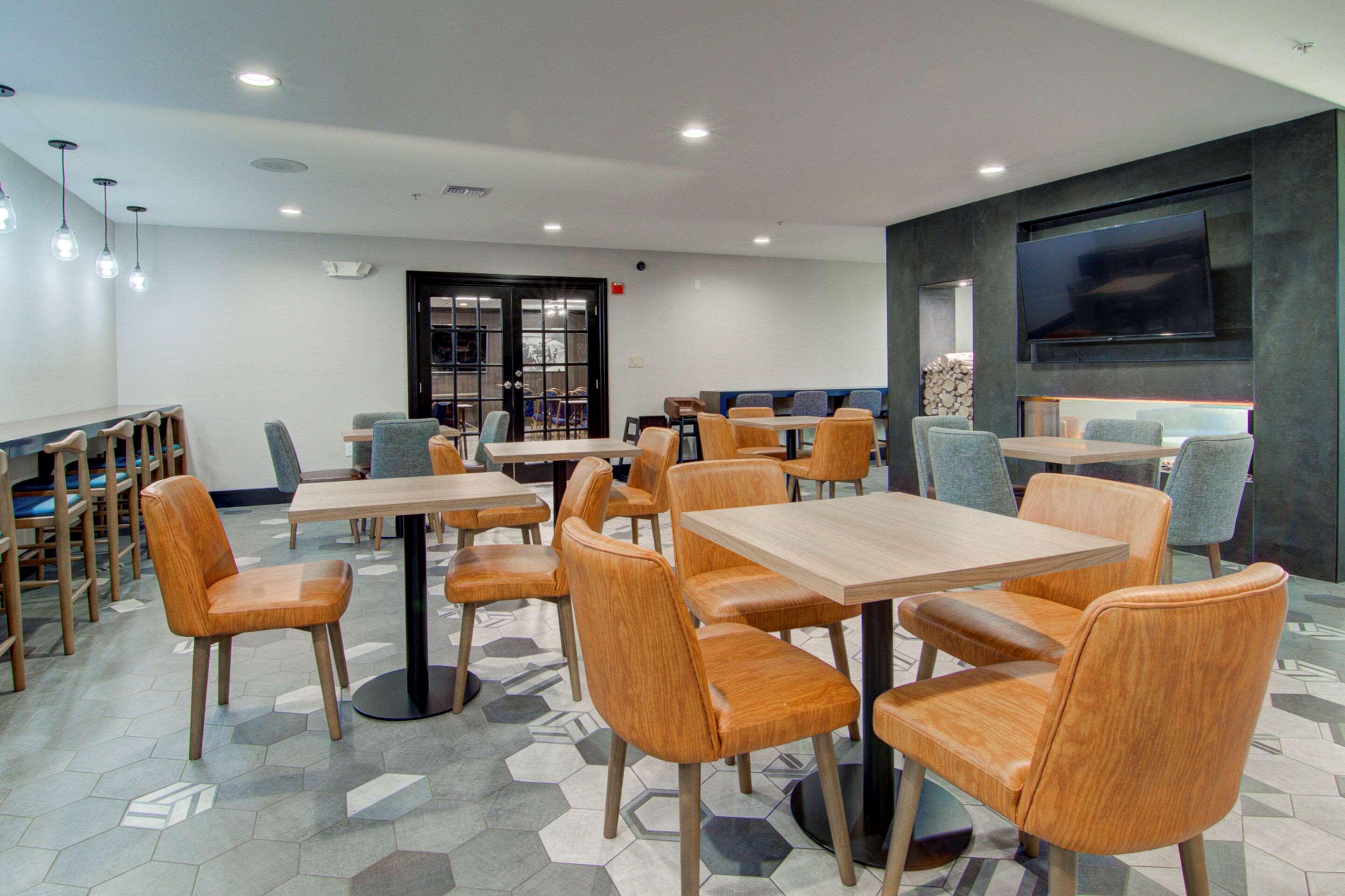 Comfort Suites Newport News Airport Exteriér fotografie