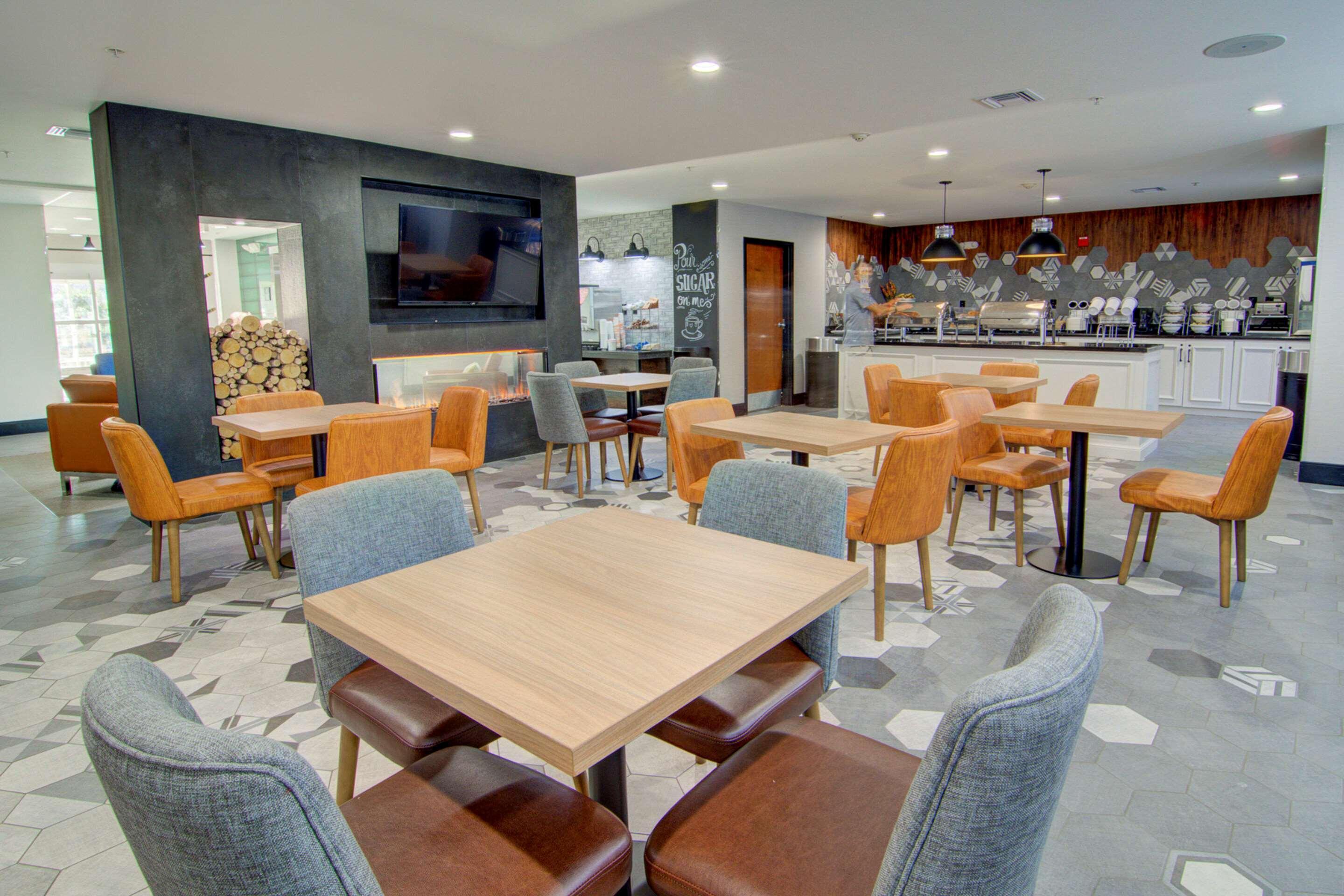 Comfort Suites Newport News Airport Exteriér fotografie