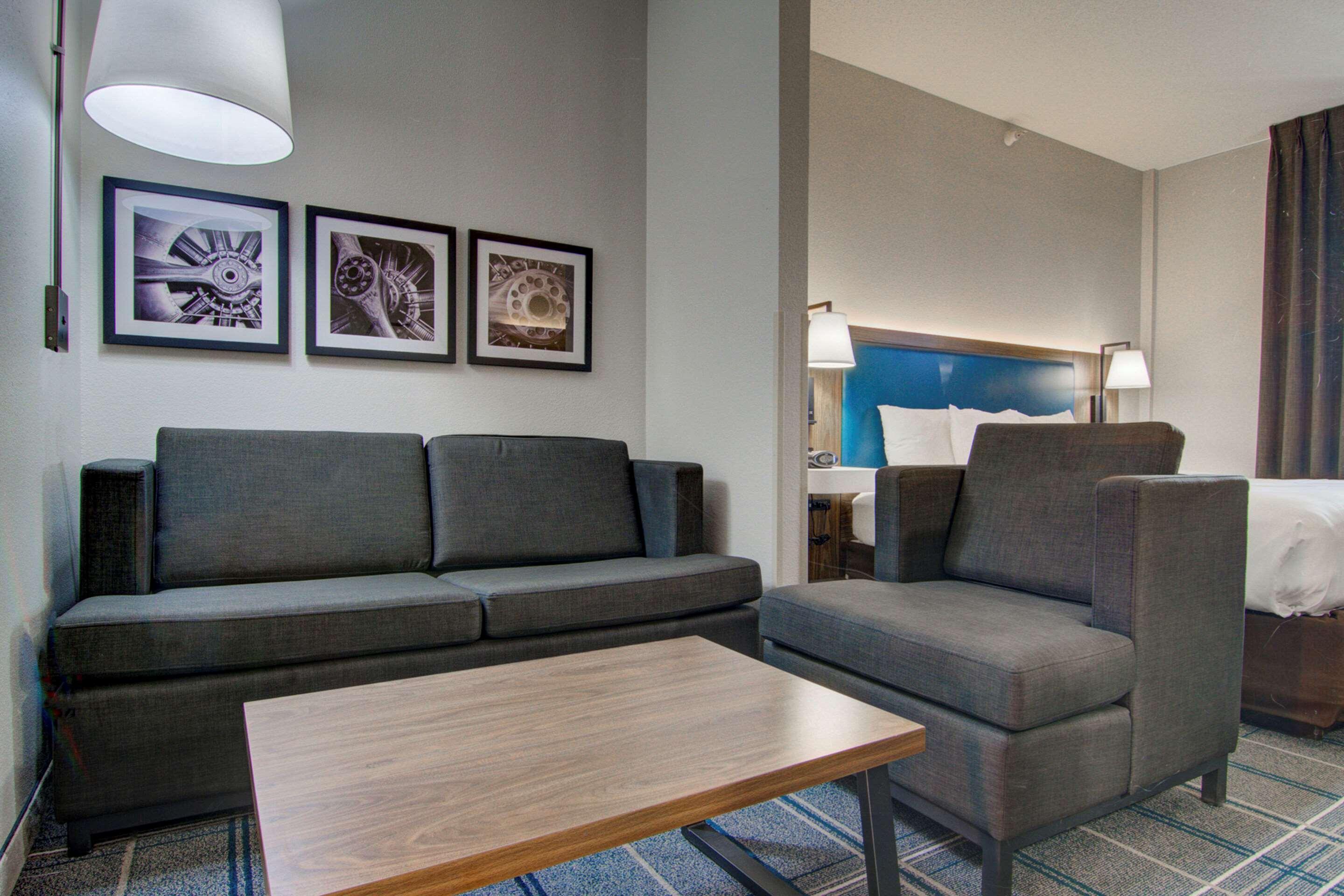 Comfort Suites Newport News Airport Exteriér fotografie