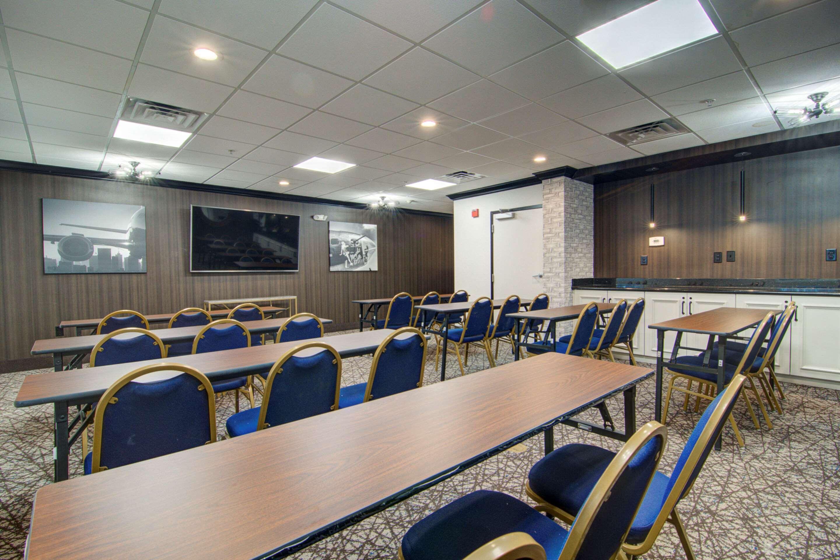 Comfort Suites Newport News Airport Exteriér fotografie